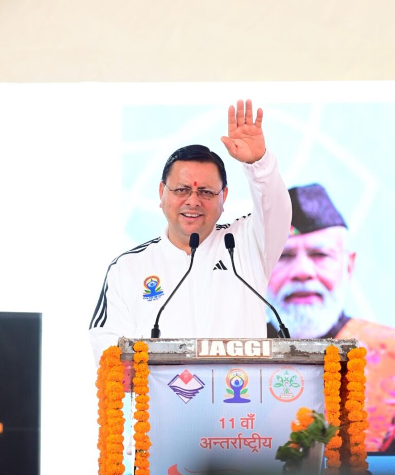 मुख्यमंत्री धामी ने महाशिवरात्रि के पावन अवसर पर खटीमा सिविल न्यायालय में अधिवक्ताओं हेतु नव निर्मित चैम्बर का लोकार्पण किया।