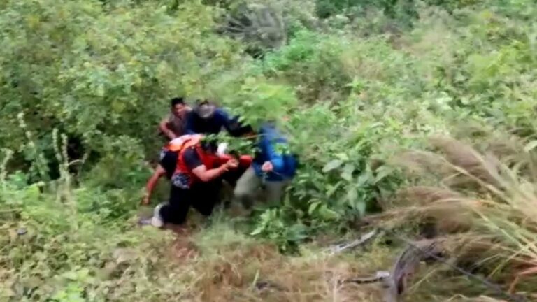 देवप्रयाग में भीषण सड़क हादसा, अनियंत्रित होकर गहरी खाई में गिरी कार, दो लोगों की दर्दनाक मौत