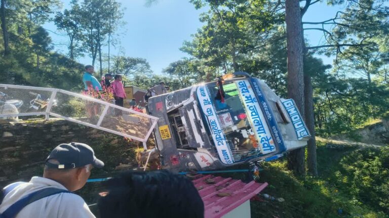 पौड़ी भदालीखाल के पास बड़ा हादसा, दुर्घटनाग्रस्त हुई GMOU की बस, मची चीख पुकार