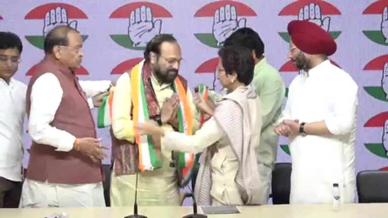 2027 चुनाव से पहले बीजेपी को बड़ा झटका, जुबिन नौटियाल के पिता रामशरण नौटियाल कांग्रेस में शामिल